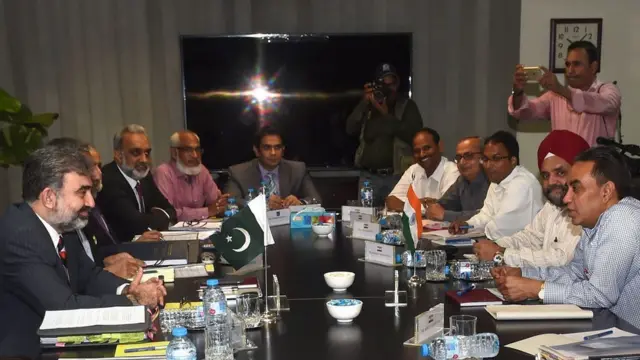 সিন্ধু জলচুক্তি নিয়ে লাহোরে আলোচনায় বসেছেন ভারত ও পাকিস্তানের কর্মকর্তারা । আগস্ট, ২০১৮