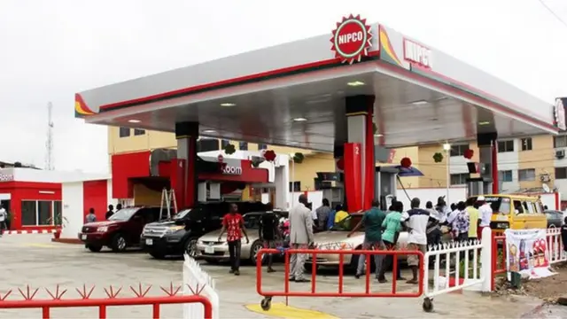 ile epo kan atawọn eeyan to wa ra epo nibẹ