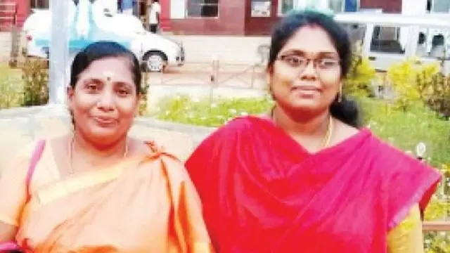 அரசுப் போட்டித் தேர்வு எழுதி ஒரேநேரத்தில் பணி நியமனம் பெற்ற தாய், மகள்