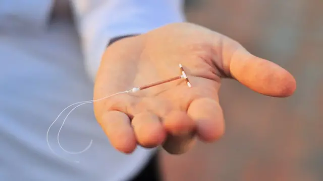 Dispositivo intrauterino DIU.