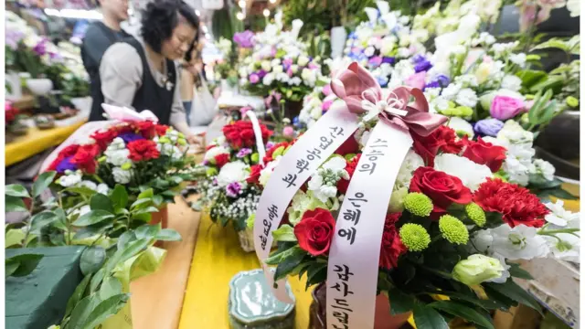학생 개인이 교사 개인에게 카네이션을 달아주는 것도 김영란법 저촉 대상에 포함된다