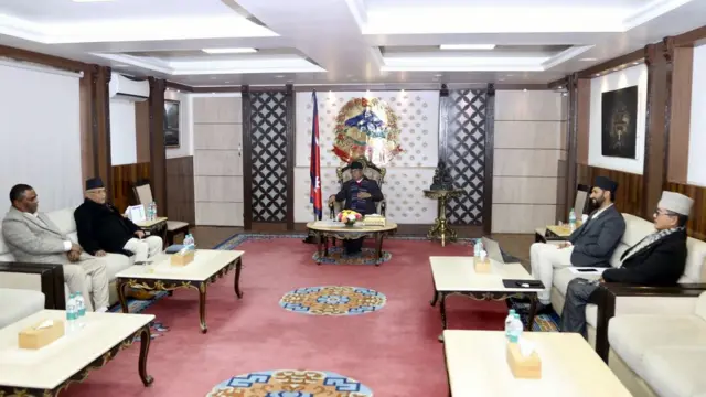 गठबन्धनको बैठकमा लिङ्देनसहितका नेताहरू