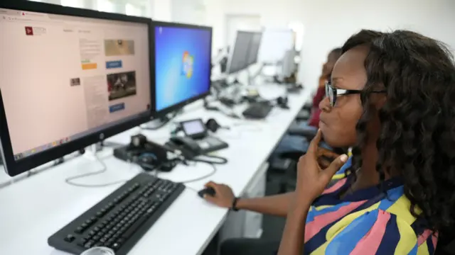 Busayo Akogun n ṣiṣẹ lori awọn akojọpọ iroyin