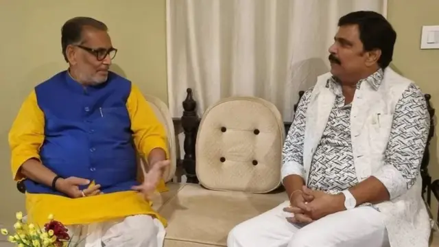 यूपी बीजेपी प्रभारी और सांसद राधा मोहन सिंह (बाएं) के साथ आनंद मोहन.