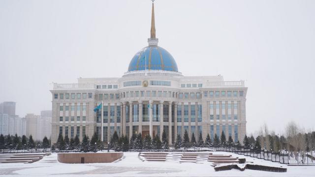 长期以来，得益于经济合作，中国和哈萨克斯坦保持了良好的关系。