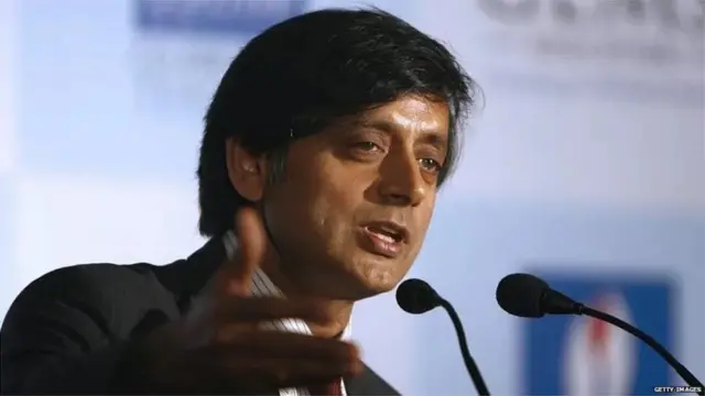 थरूर एक सफल लेखक और राजनयिक भी रहे हैं