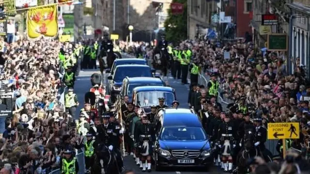 Iring-iringan yang membawa jenazah Ratu Elizabeth II.