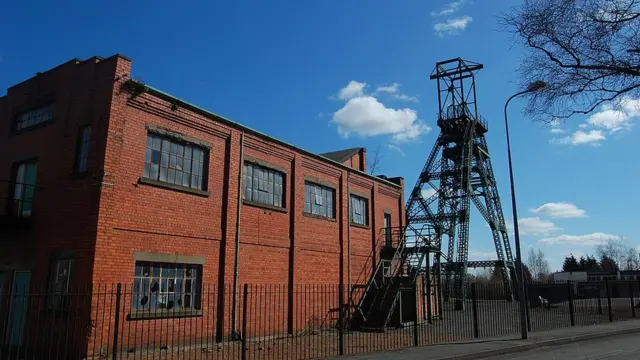 Подъемник и машинный зал шахты Бершэм