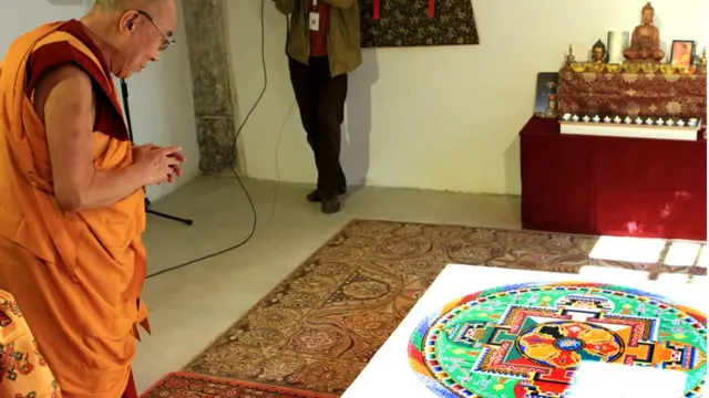 Далай-лама - почетный гражданин Ужуписа