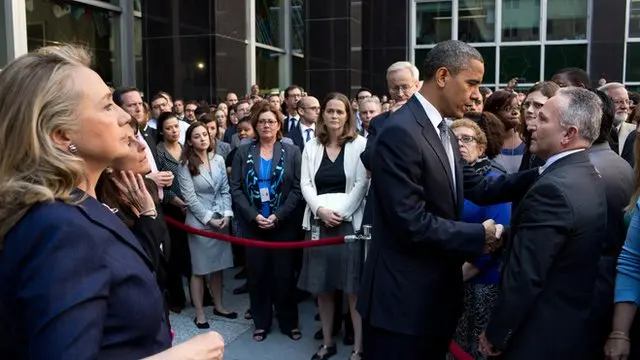 Clinton e Obama prestam condolências pela morte do embaixador