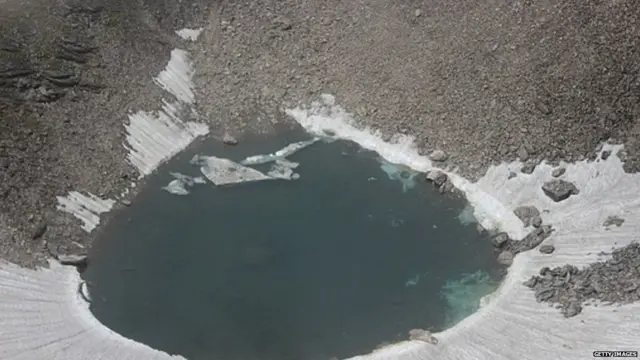 "ਪਿੰਜਰਾਂ ਦੀ ਝੀਲ"