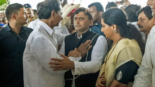 अखिलेश यादव