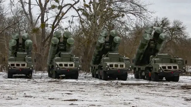 Équipes de combat du système de défense aérienne russe S-400 participant à l'exercice opérationnel conjoint des forces armées de la Biélorussie et de la Russie / RUSSIAN DEFENCE MINISTRY PRESS SERVICE HANDOUT