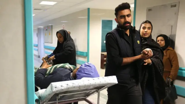 مجروحان در بیمارستان