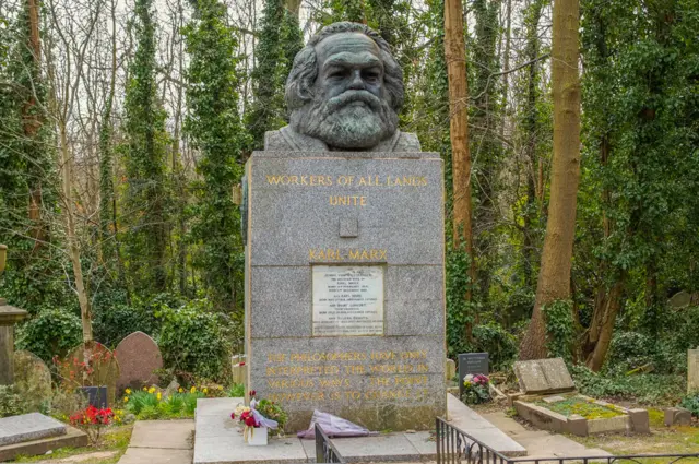 Tumba de Marx en el cementerio de Highgate, en Londres