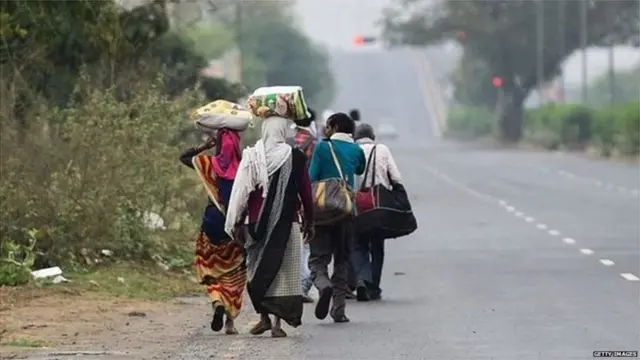 स्थलांतरित मजूर