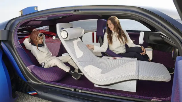 داخل سیتروئن ۱۹ ـ ۱۹ با الهام از اتاق نشیمن طراحی شده است