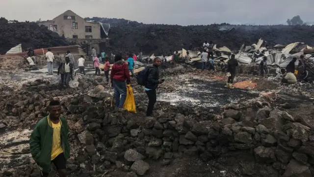 Residentes en zona devastada por la lava