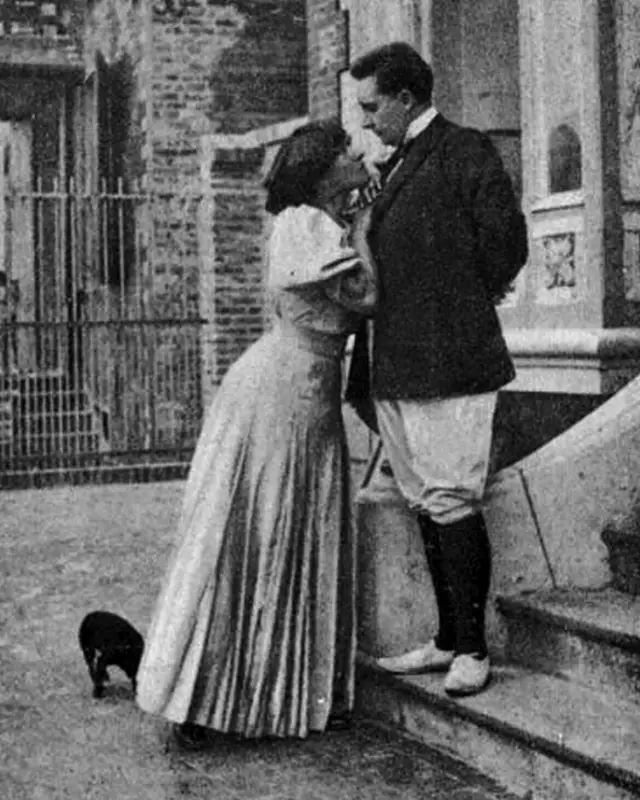 Колет се забављала и са женама и са мушкарцима, а међу њима је била и Матилда де Морни, Наполеонова нећака