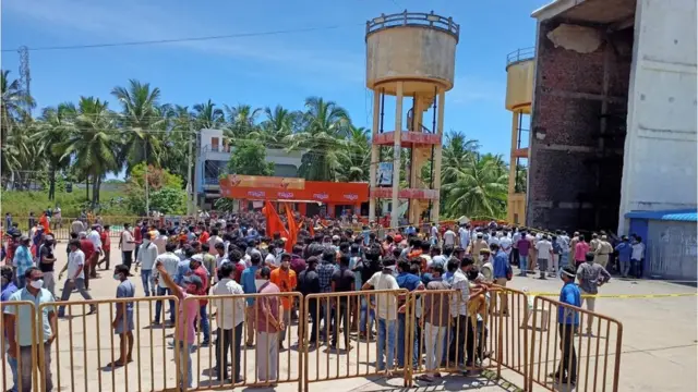 అంతర్వేదిలో భారీగా చేరిన నిరసనకారులు