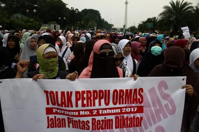 Sejumlah anggota HTI berunjuk rasa di halaman Monas, Juli 2017 lalu, untuk menolak Perppu Ormas yang pada akhirnya digunakan untuk membubarkan ormas mereka