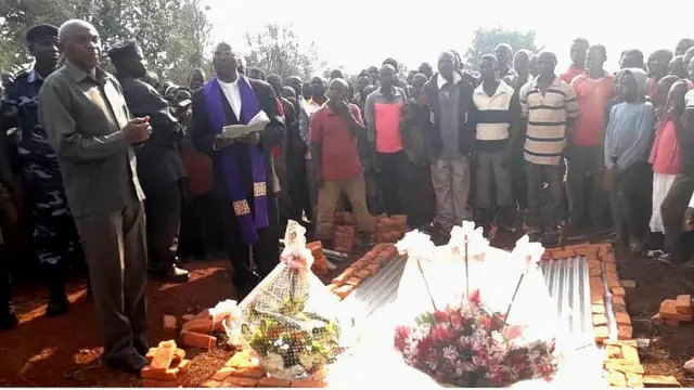 Umukuru wa CNL Agathon Rwasa yifatanije n'abanywanyi biwe ejo ku wa gatatu mu gufuba uwabo yishwe mu gitero cabaye ku wa Mungu i Muyinga ku banywanyi ba CNL