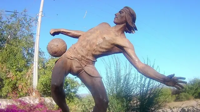 Статуя игрока в тлачтли