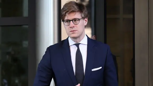 Алекс Ван Дер Зуаан