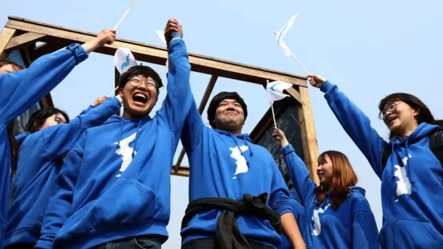 வட கொரிய அதிபர் கிம் ஜாங்-உன், தென் கொரிய தலைவர் முன் ஜே-இன்