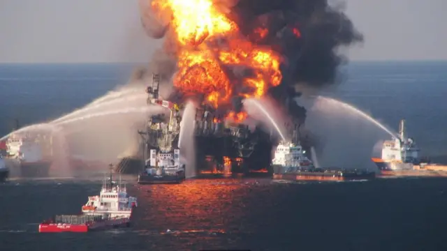 كارثة الحفار "ديبووتر هورايزن" في خليج المكسيك