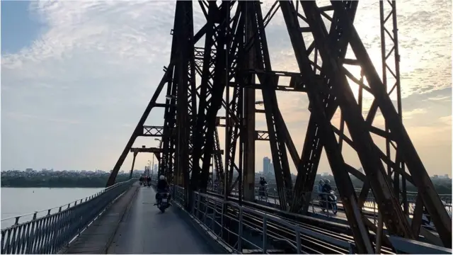 Long Bien bridge