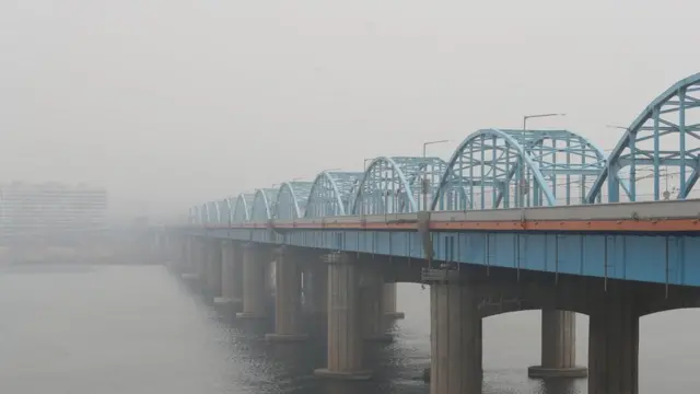 (캡션) 미세먼지가 삼킨 도심