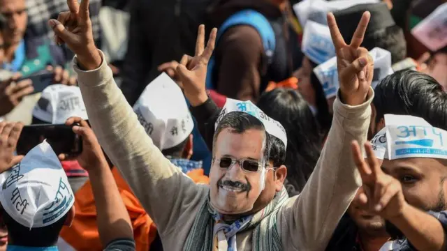 દિલ્હી વિધાનસભા ચૂંટણીમાં આપની જીત બાદ જશ્ન મનાવી રહેલા કેજરીવાલના સમર્થકો