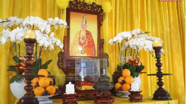 Di ảnh, y bát của Hòa thượng Thích Quảng Độ tôn trí tại lễ đường chùa Từ Hiếu