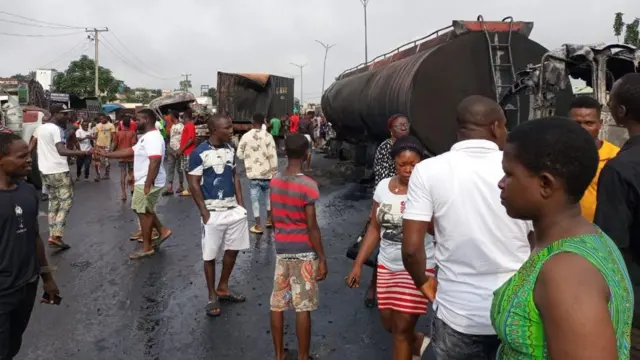 Ndị mmadụ gbakọọ na-ele ihe ọdachị a merenụ