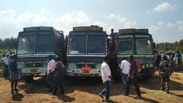 லாரியில்