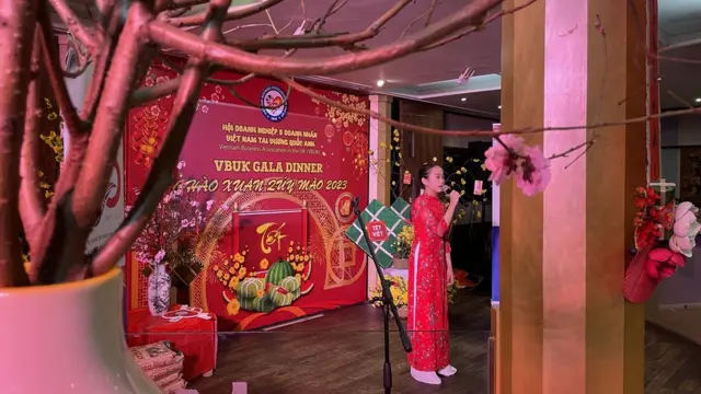 Một tiết mục văn nghệ tại sự kiện VBUK Gala Dinner Xuân Quý Mão ở London.