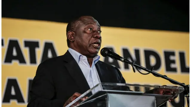 ভূমি সংস্কারের জন্য চাপ বাড়ছে প্রেসিডেন্ট সিরিল রামাপোসার ওপর