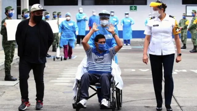 Paciente de covid abandona el hospital.