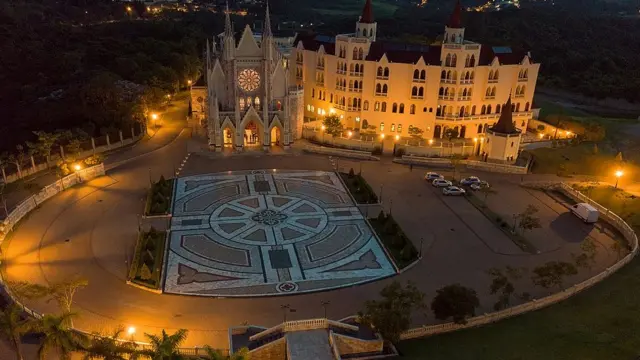 Imagem aérea da basica dos arautos, grande igrejajogos de cassino para celularestilo gótico
