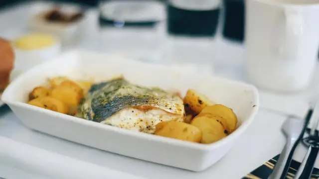 Легкая пища или даже отказ от еды помогут адаптироваться к смене часового пояса