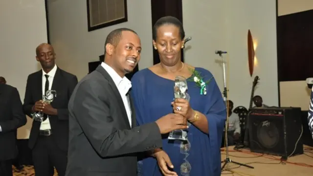 Mu 2011 yahembwe na Jeannette Kagame mu bihembo bya CYRWA (Cerebrating Young Rwandan Archivers)