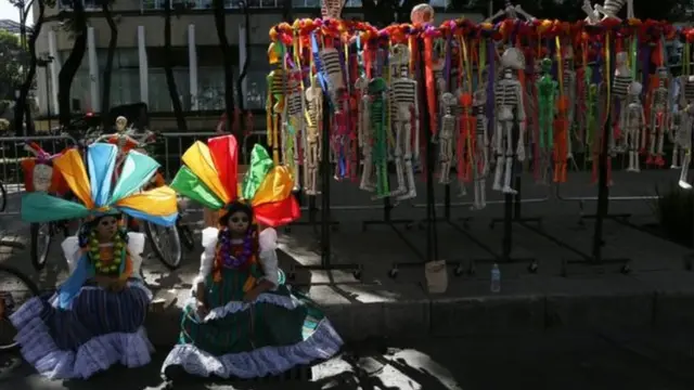 135,000 oo qof ayaa lagu qiyaasay inay toos u daawadeen