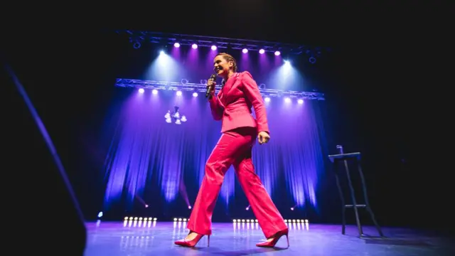 Natalia Valdebenito en su show