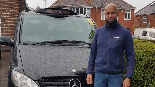 ফয়সাল রিয়াজ ব্রিটেনের কভেন্ট্রিতে ট্যাক্সি চালাচ্ছেন বিশ বছর।