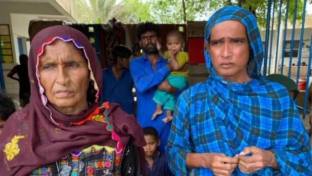 બિપરજોય વાવાઝોડું ત્રાટકવાની સંભાવનાને કારણે પાકિસ્તાનમાં પણ હજારો લોકોનું સ્થળાંતર કરવામાં આવ્યું છે