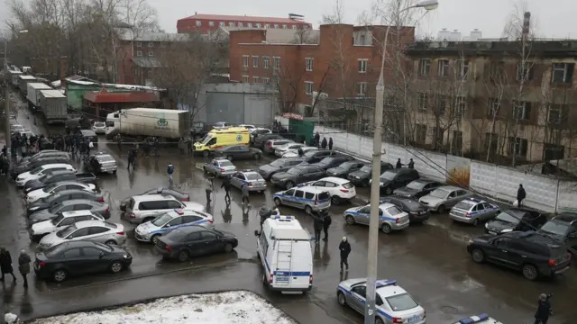 Оцепление у здания кондитерской фабрики