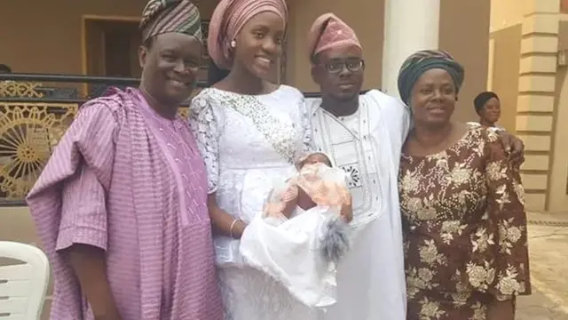 Mike Bamiloye ati Gloria aya rẹ pẹlu awọn ọmọ ati ọmọ-ọmọ wọn