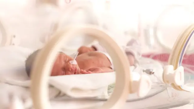 Недоношенный младенец