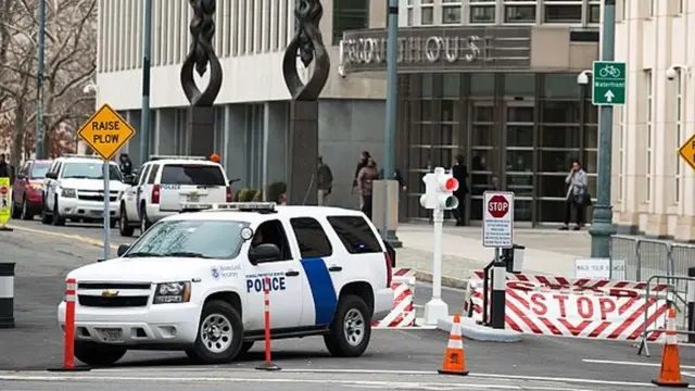 ન્યૂ યૉર્કની કોર્ટની બહારનું દૃશ્ય